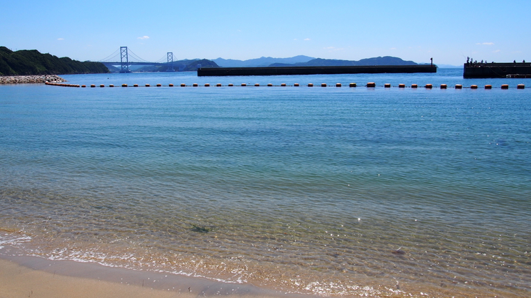 【伊毘うずしお村海水浴場】鳴門海峡が目前という景観！（ホテルよりお車で約15分）