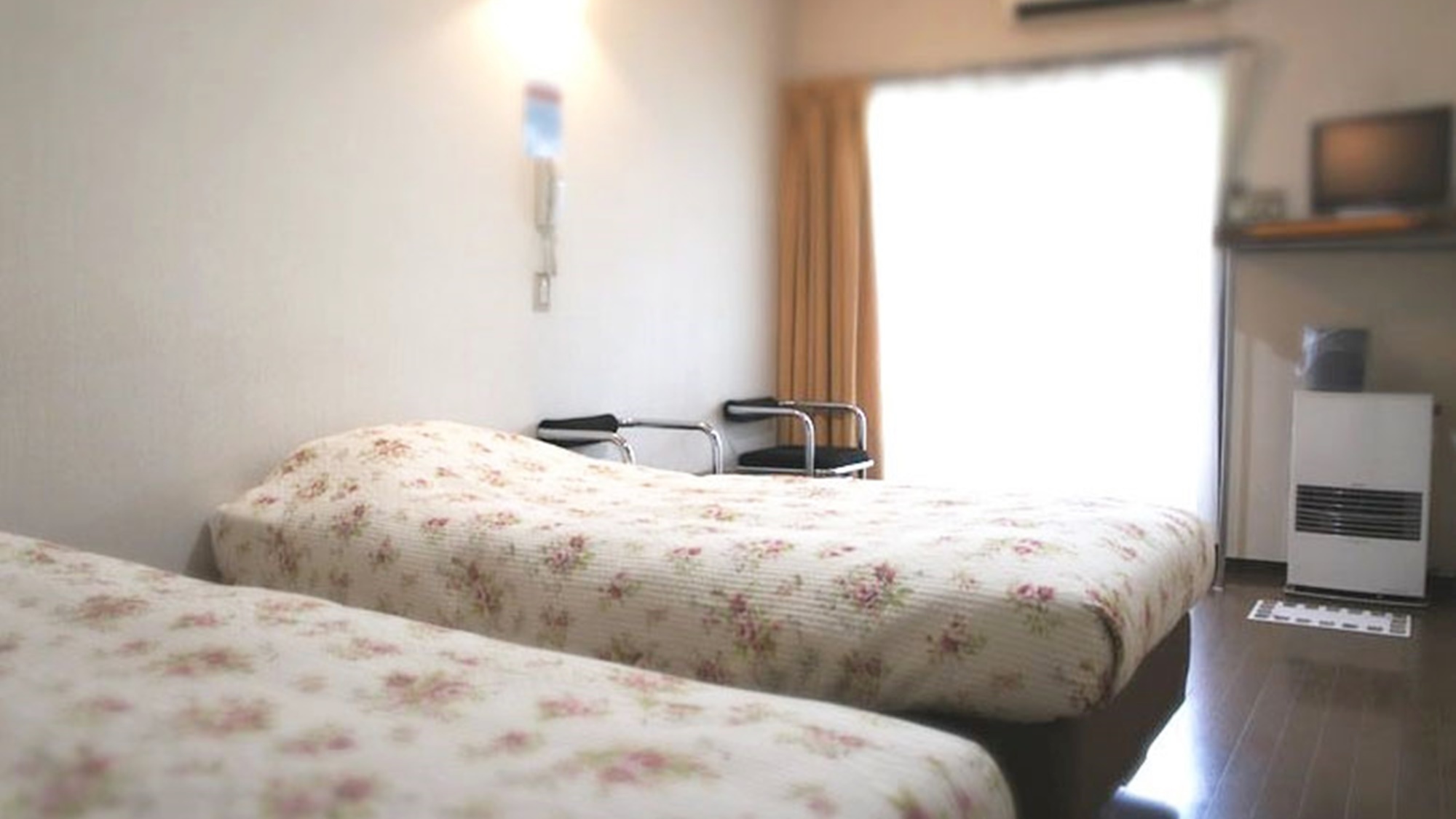 *ツインルーム／全室禁煙、バス・トイレなし、一人旅・カップル・ご夫婦のお客様におすすめです。