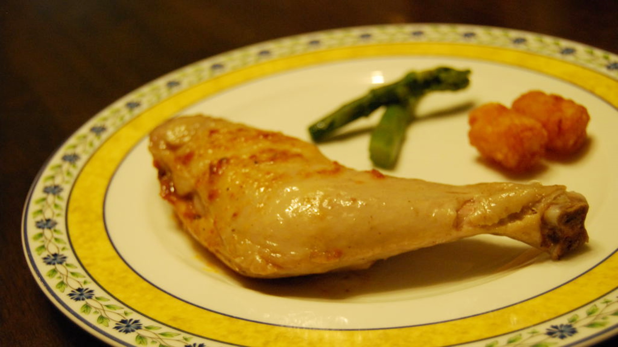 *【夕食（一例）】鶏のコンフィ…;シェフが腕によりをかけて仕上げました（料理一例）