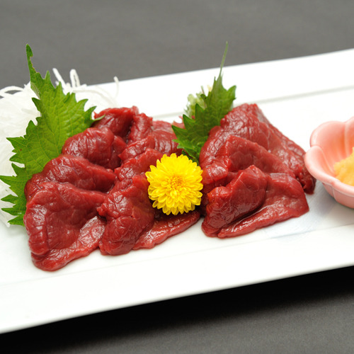 *馬刺し/もっちりとした食感ととろける旨みが抜群です。