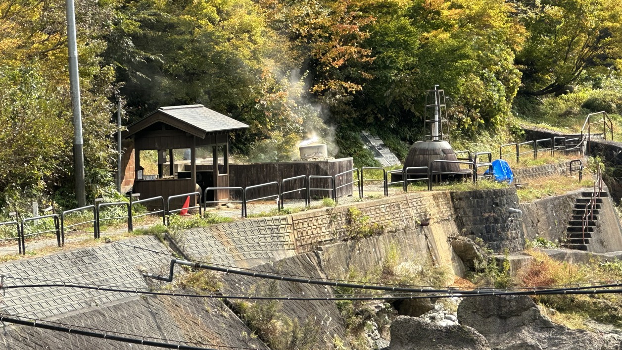 紅葉がきれいな源泉公園