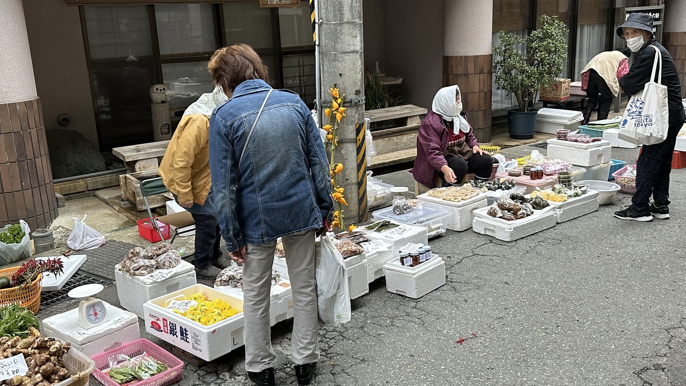 キノコの良い季節秋の朝市