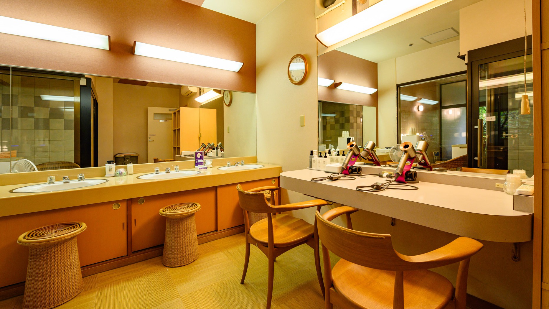 【貸切風呂「菊香」】脱衣場