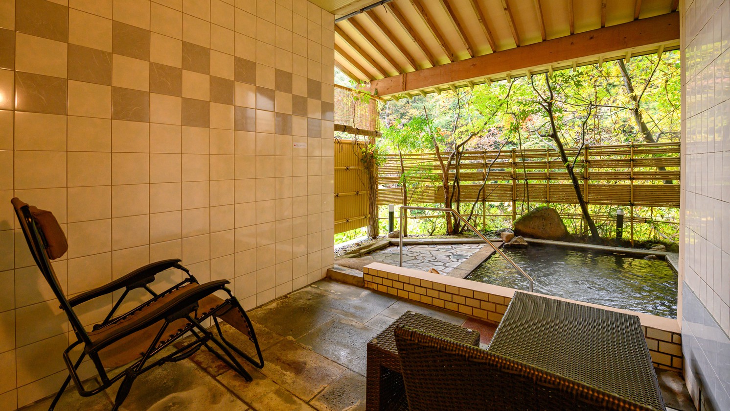 【貸切風呂「菊香」】湯上り椅子