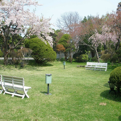 自慢の歴史ある庭園【4月桜】