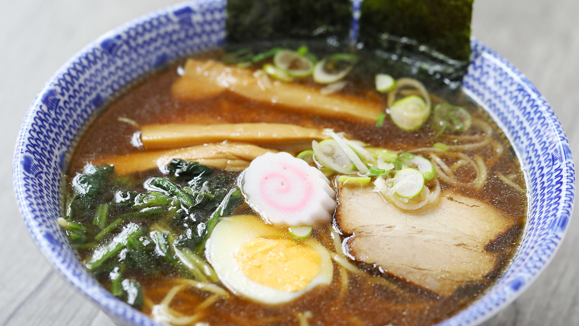 ・【食事】ゲレンデといえば、ほっこり温まるしょうゆラーメン