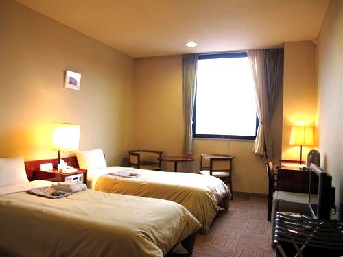 Central Hotel Kamojima Set in a prime location of Yoshinogawa, Central Hotel Kamojima puts everything the city has to offer just outside your doorstep. Offering a variety of facilities and services, the property provides al