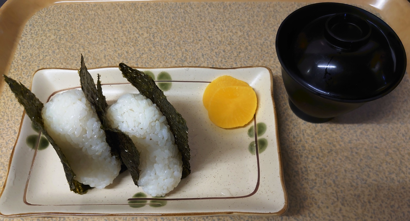 軽朝食：おにぎり軽食