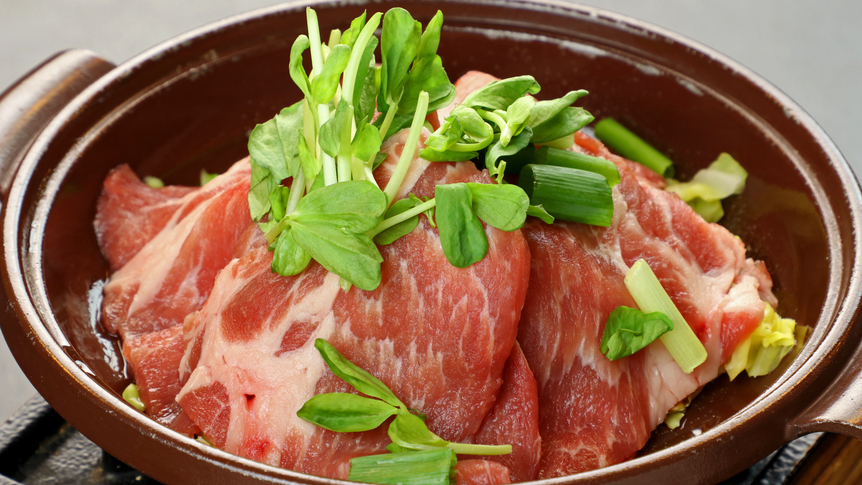 【料理単品】リーズナブル派は国産ぶた肉の陶板焼きをどうぞ