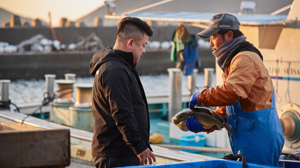 【北浦古江漁港】生まれ育った地元の人脈を使って、地引網を引く漁師に直接交渉。