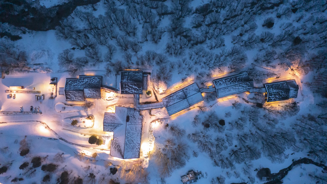 【冬】雪景色の中にひっそり佇む