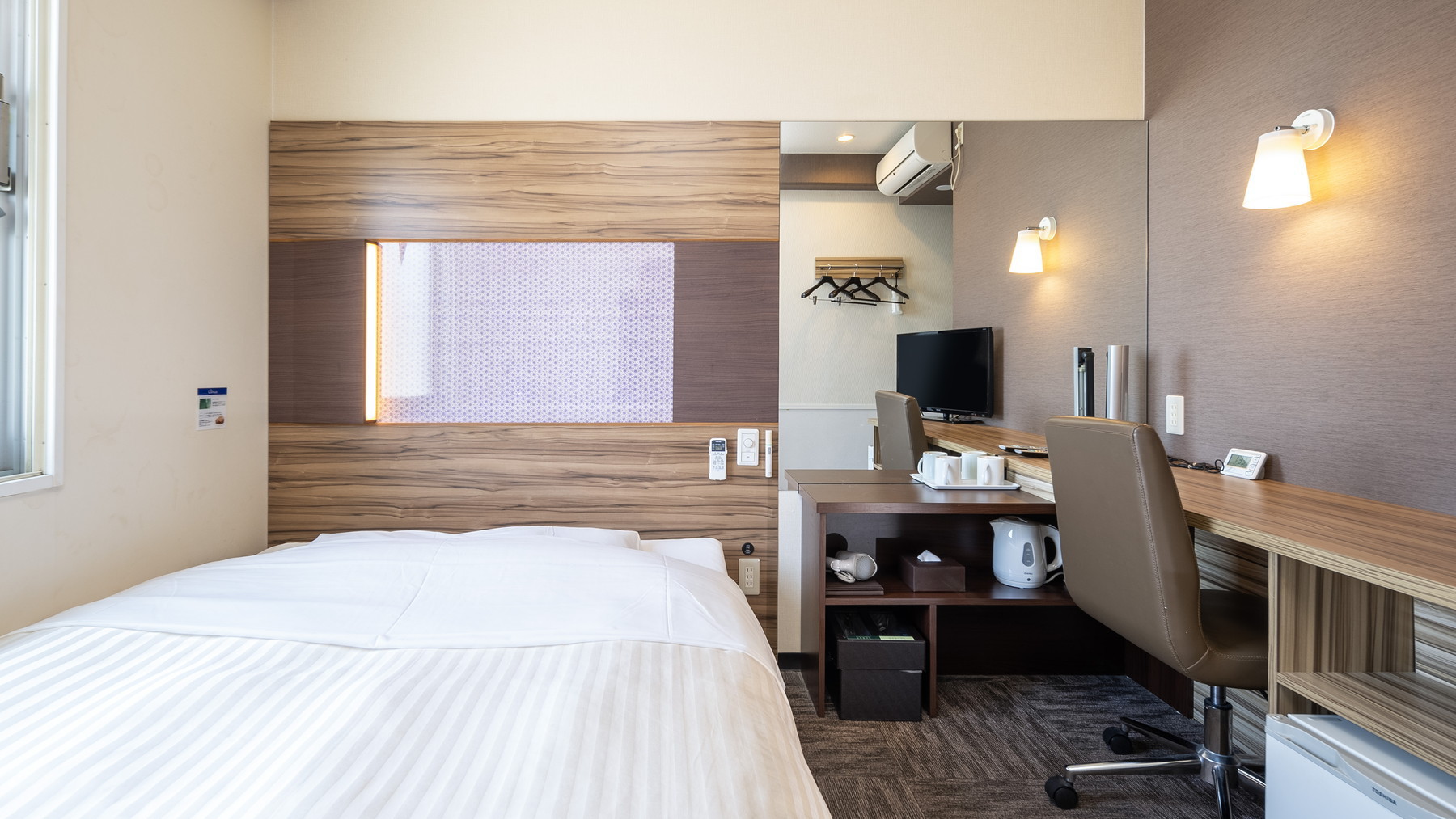 12平米， ベッドサイズ150cm幅