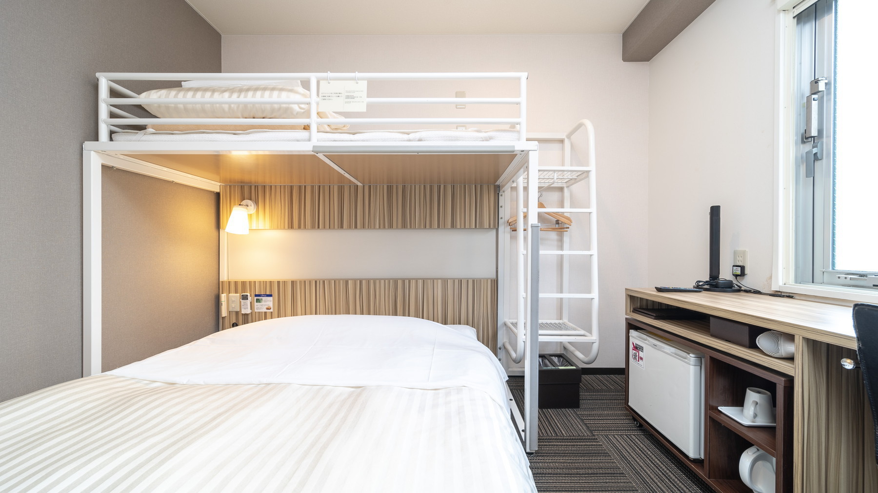 150㎝幅ワイドベッド＋90㎝幅ロフトベッド