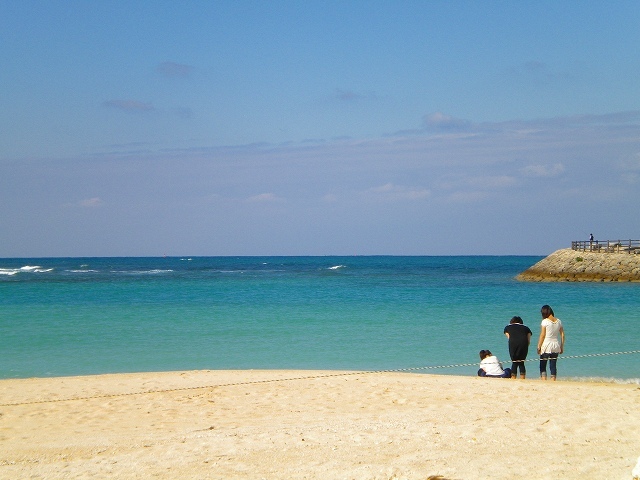 11月の沖縄の海