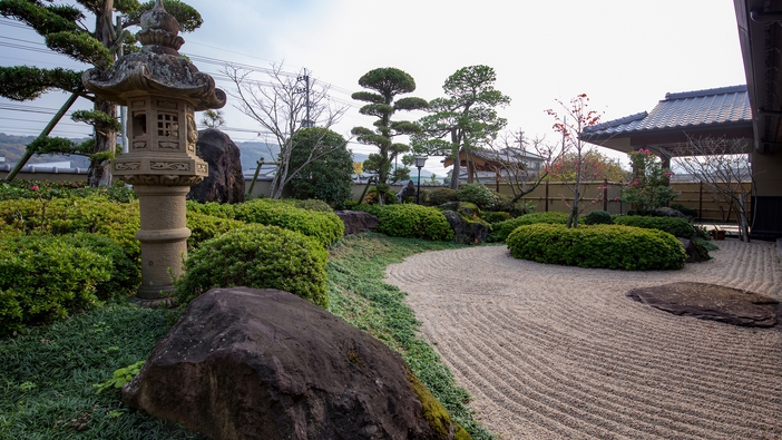 *【庭園(全体)】手入れされている美しい庭園。