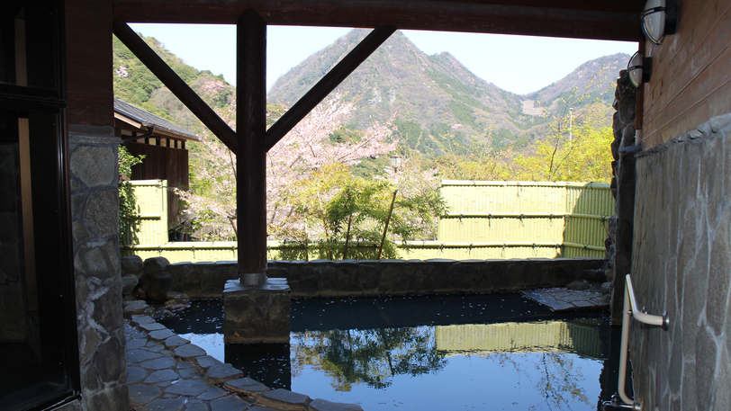 *【国見温泉あかねの郷】美しい緑の山々に囲まれた国東半島の中心部にある温泉宿泊施設。