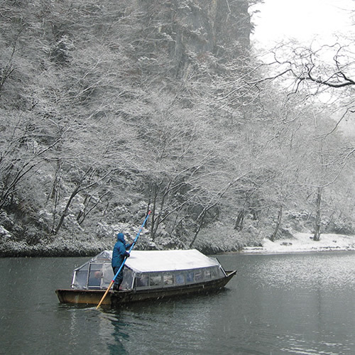 【観光】【名勝・日本百景猊鼻渓（冬）】（徒歩約7分）屋形舟とこたつ舟が楽しめる