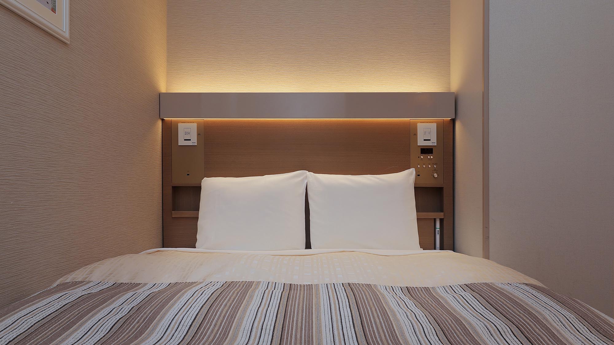 ダブルルーム(ベッドサイズ1620mm×;1950mm)