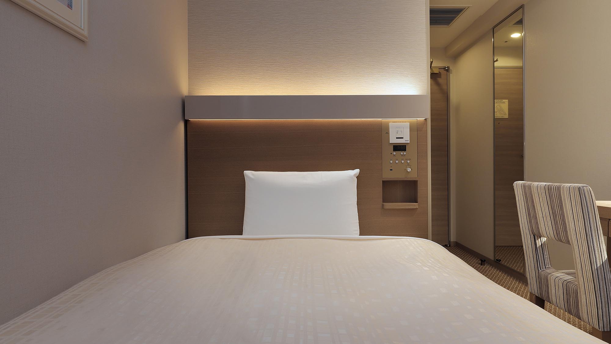 シングルルーム(ベッドサイズ1220mm×;1950mm)