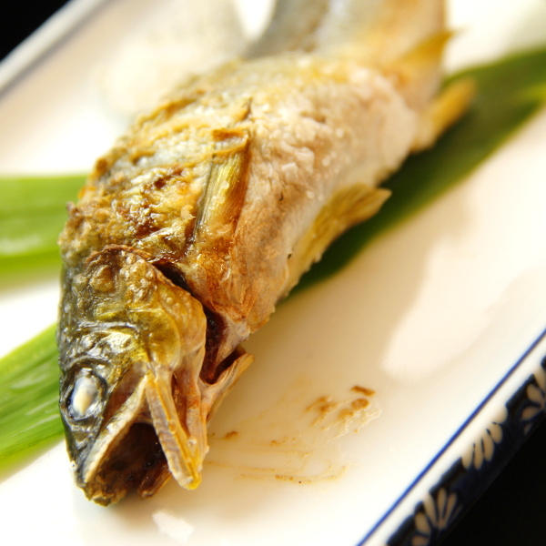 お料理の一例鮎の塩焼き