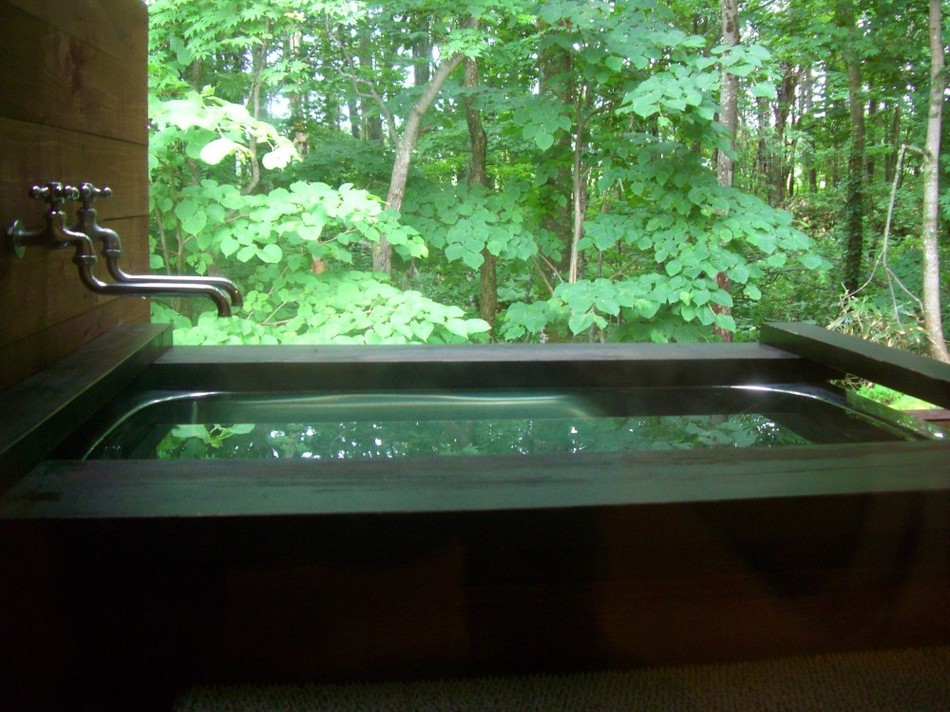 客室専用の露天風呂は気兼ねなく森林浴を楽しめます♪