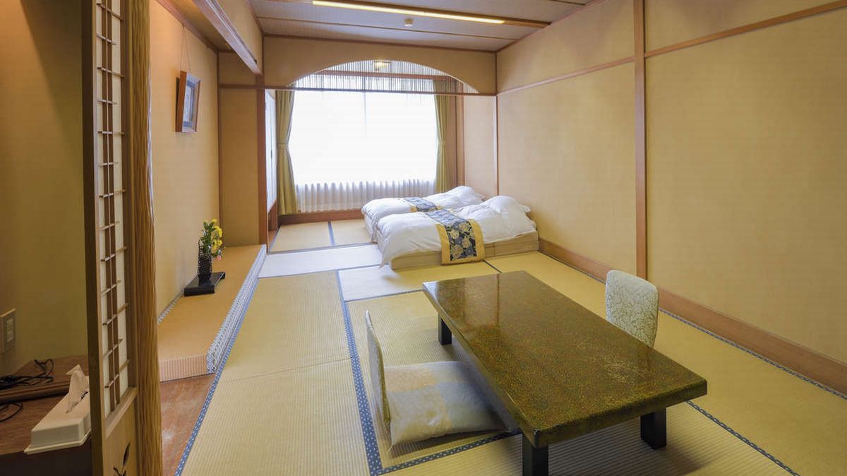 和室は12畳＋広縁の広さ。お食事は朝夕とお部屋食で