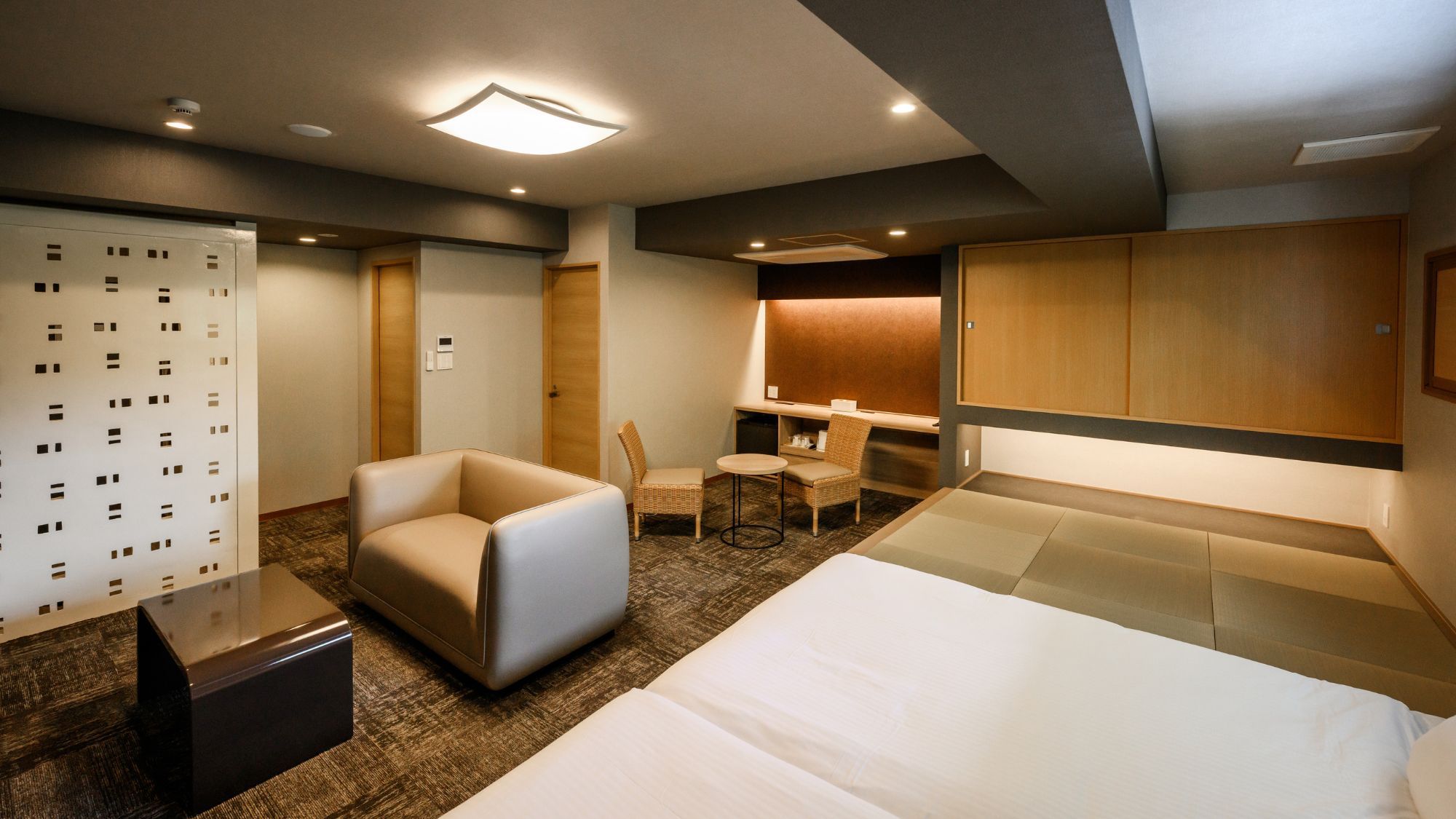  【ファミリールーム45㎡/禁煙】畳スペースでお子様ものびのび過ごせるお部屋。   