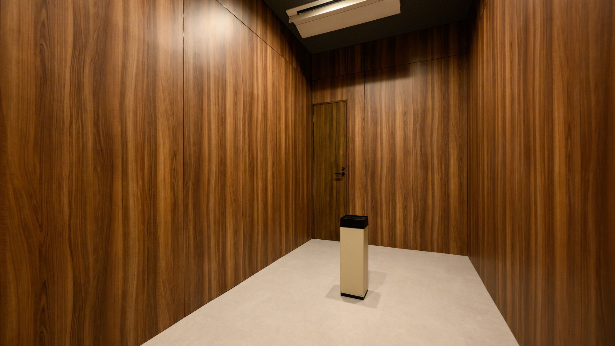 【フロント/ロビー】喫煙場所も完備しております。自由にご利用下さい。