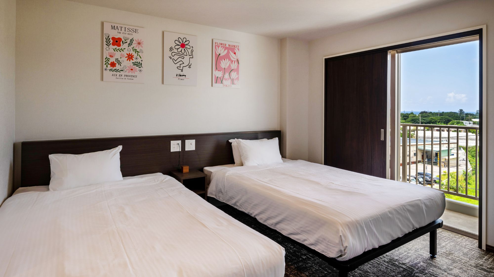 【デラックスツインルーム50㎡/禁煙】 セミダブル2台+ソファベッドで1〜3名様に最適。   