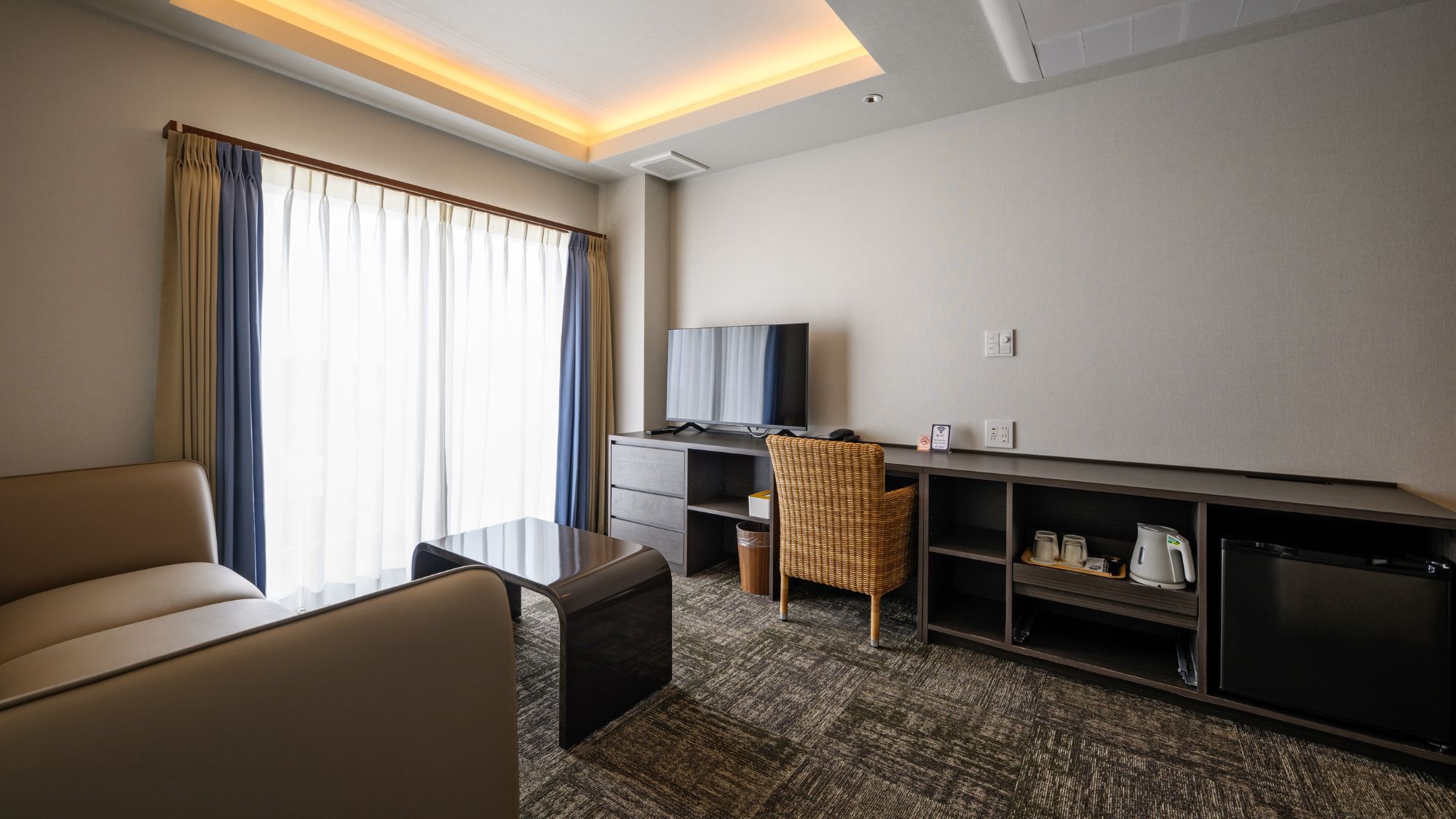  【スーペリアツインルーム42㎡/禁煙】自然光が差し込む快適なツインルーム。  