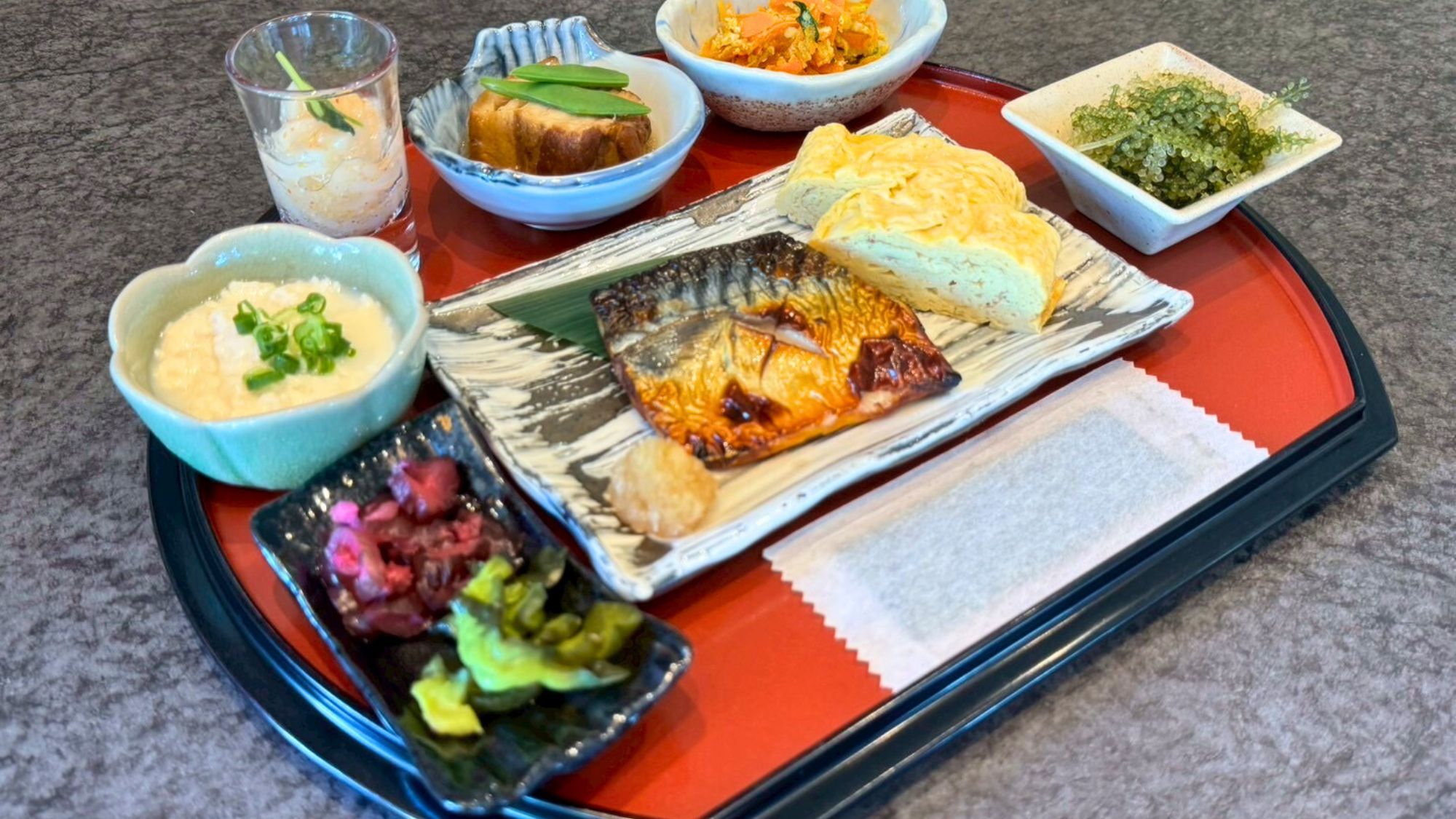 【レストラン/kariyun】沖縄食材の小鉢も充実。バランスの取れた和洋折衷のプレート朝食で優雅な朝