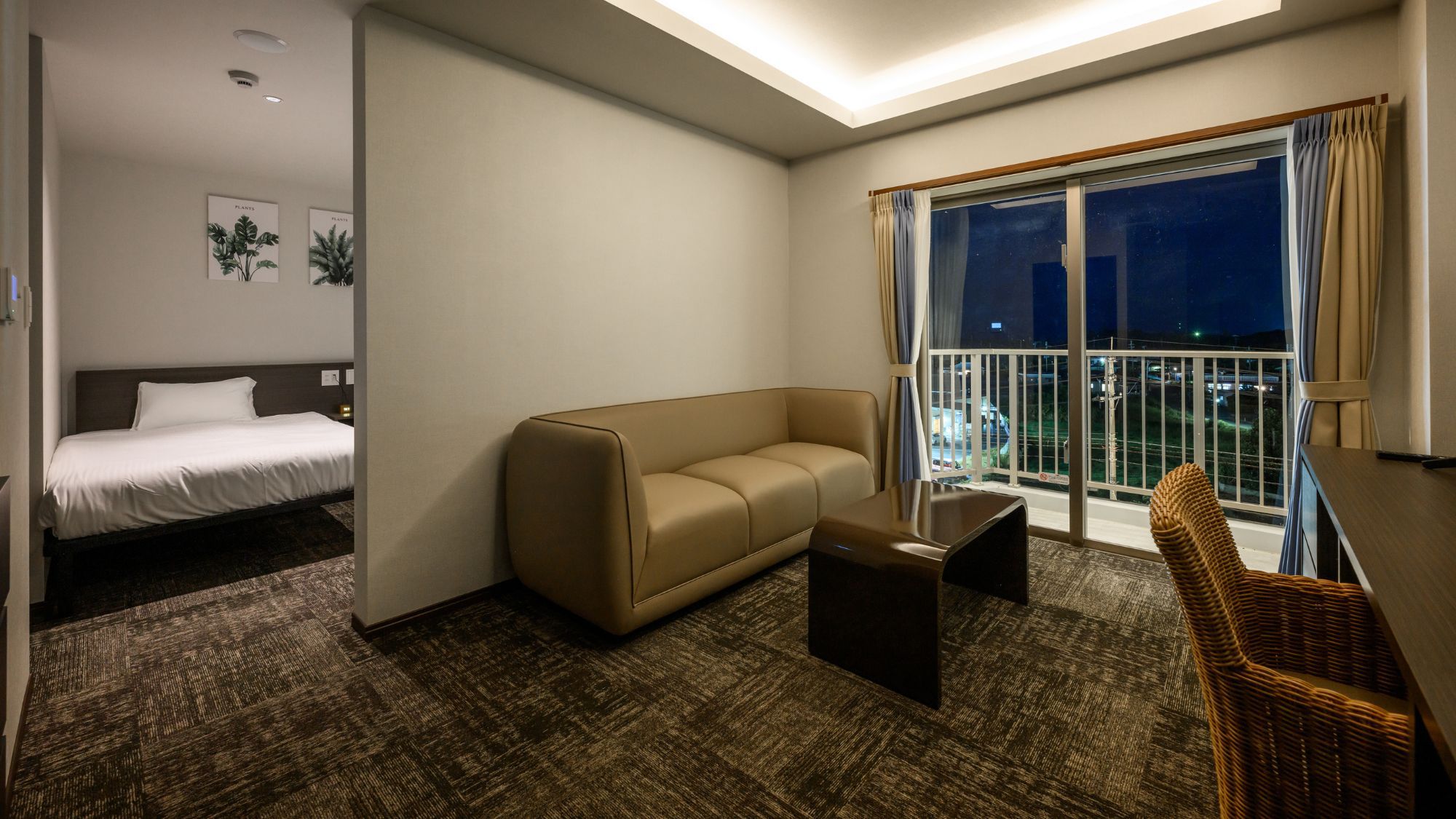 【スーペリアツインルーム42㎡/禁煙】動きやすいレイアウトで快適ステイを。  