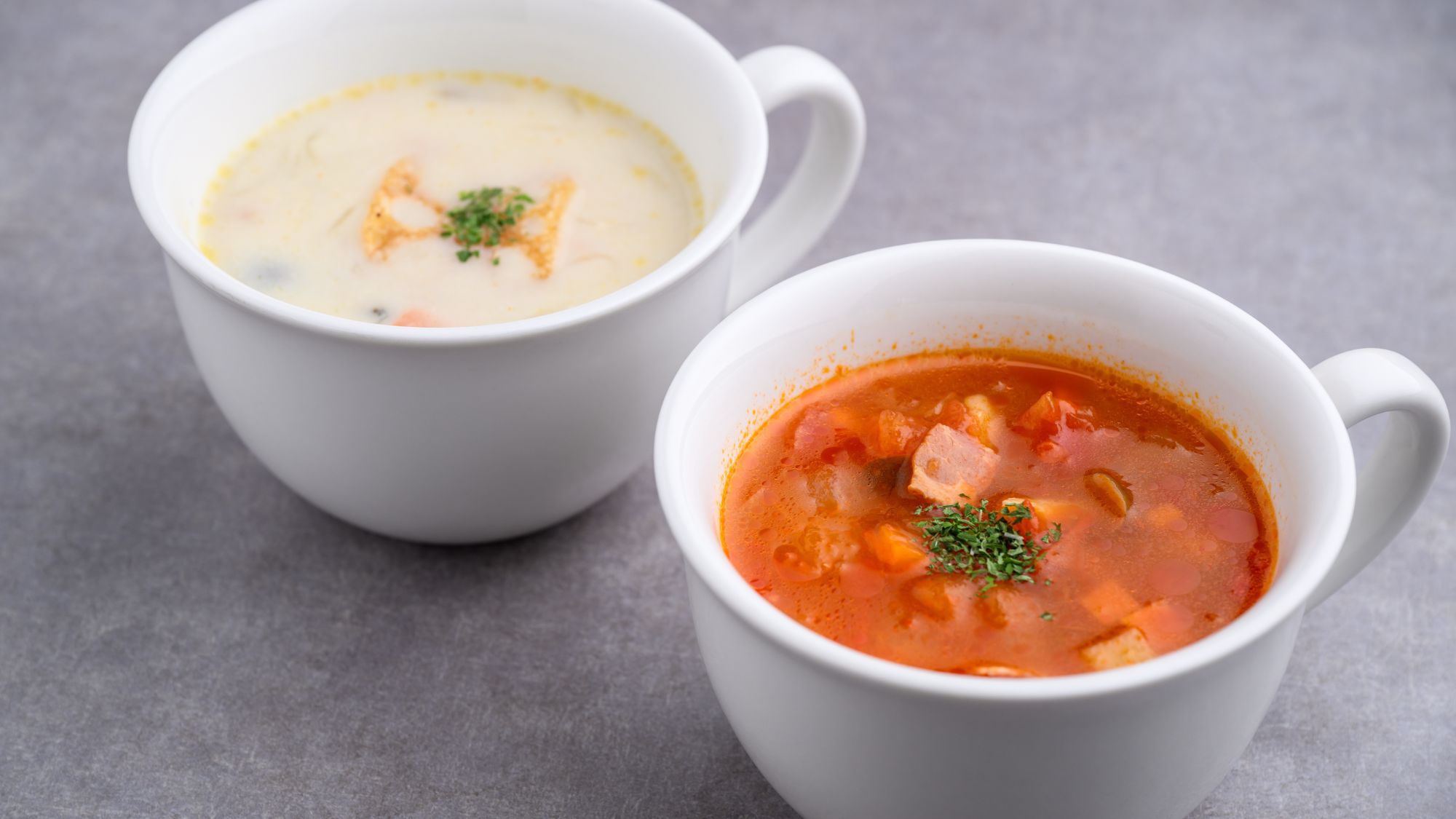 【ラウンジ/LOUNGE CAFE Lit】具材たっぷりミネストローネとクラムチャウダー。心も体も温