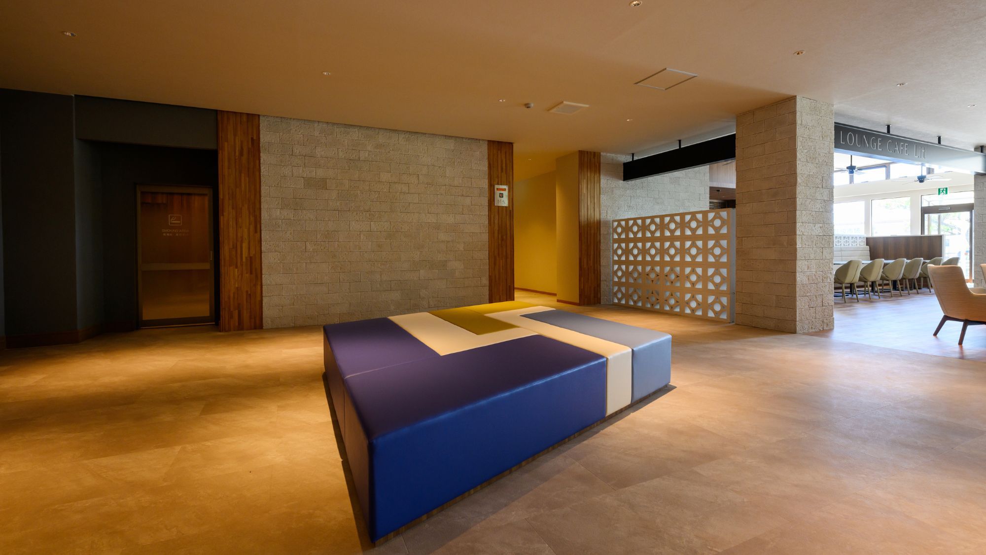 【フロント/ロビー】開放感のあるロビーラウンジ。旅の疲れを癒やす快適な空間をご用意しています。