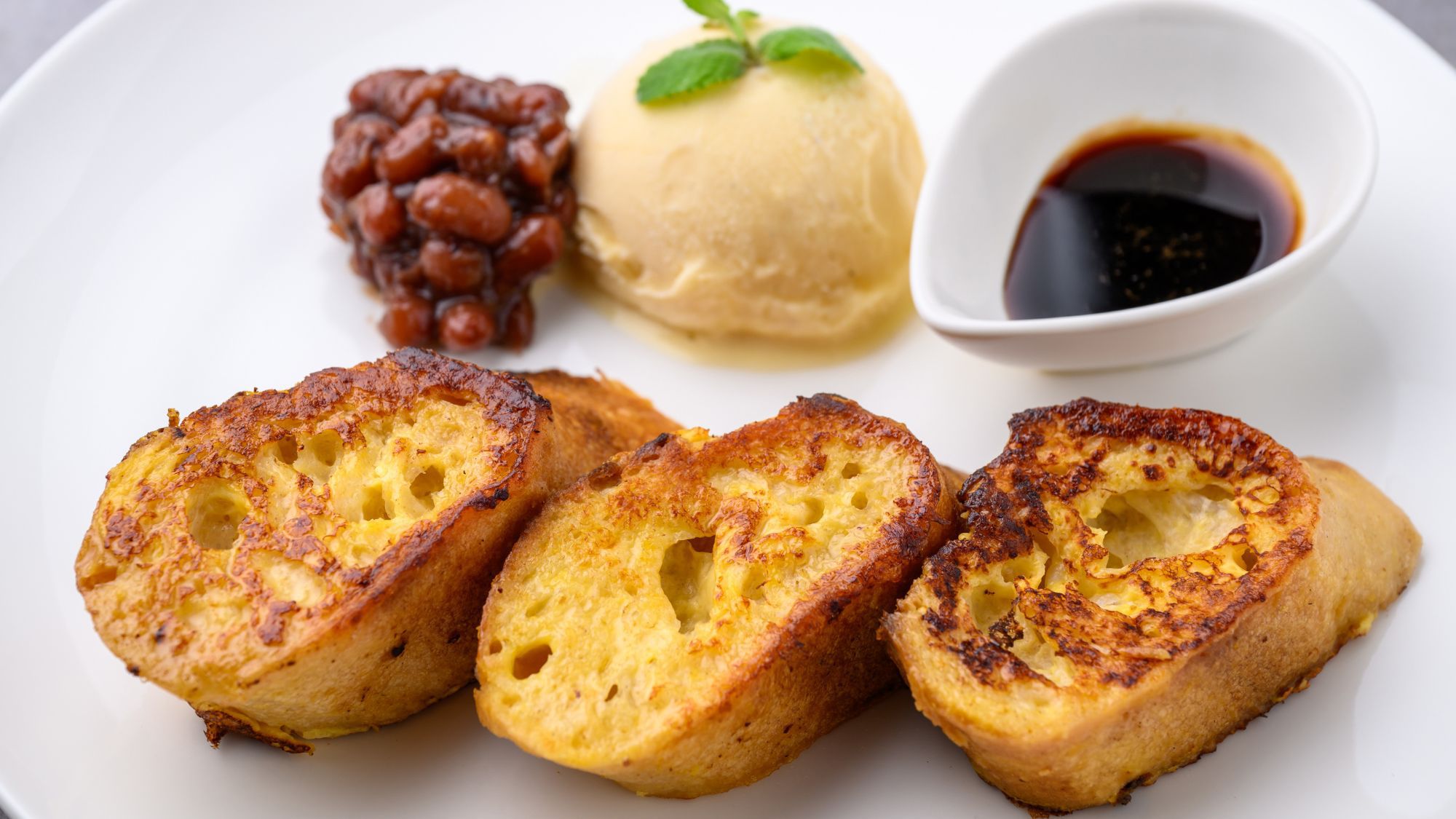 【ラウンジ/LOUNGE CAFE Lit】シロップで楽しむフレンチトースト。朝食にもブランチにもぴ