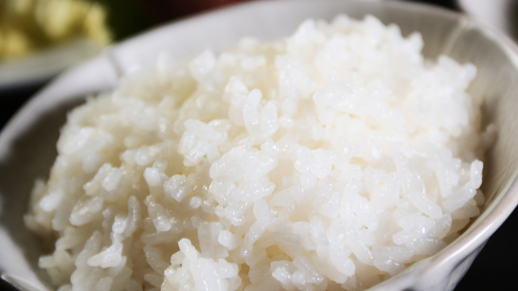 お米は有機農法で育てた『自家製コシヒカリ』お水も美味しい神鍋で炊くご飯は最高です。