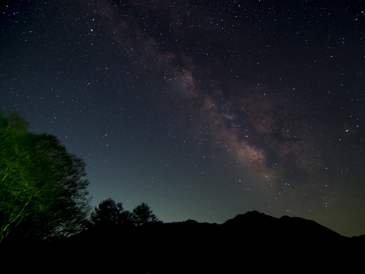 高原の夜の楽しみ彡満点の星空をお楽しみください