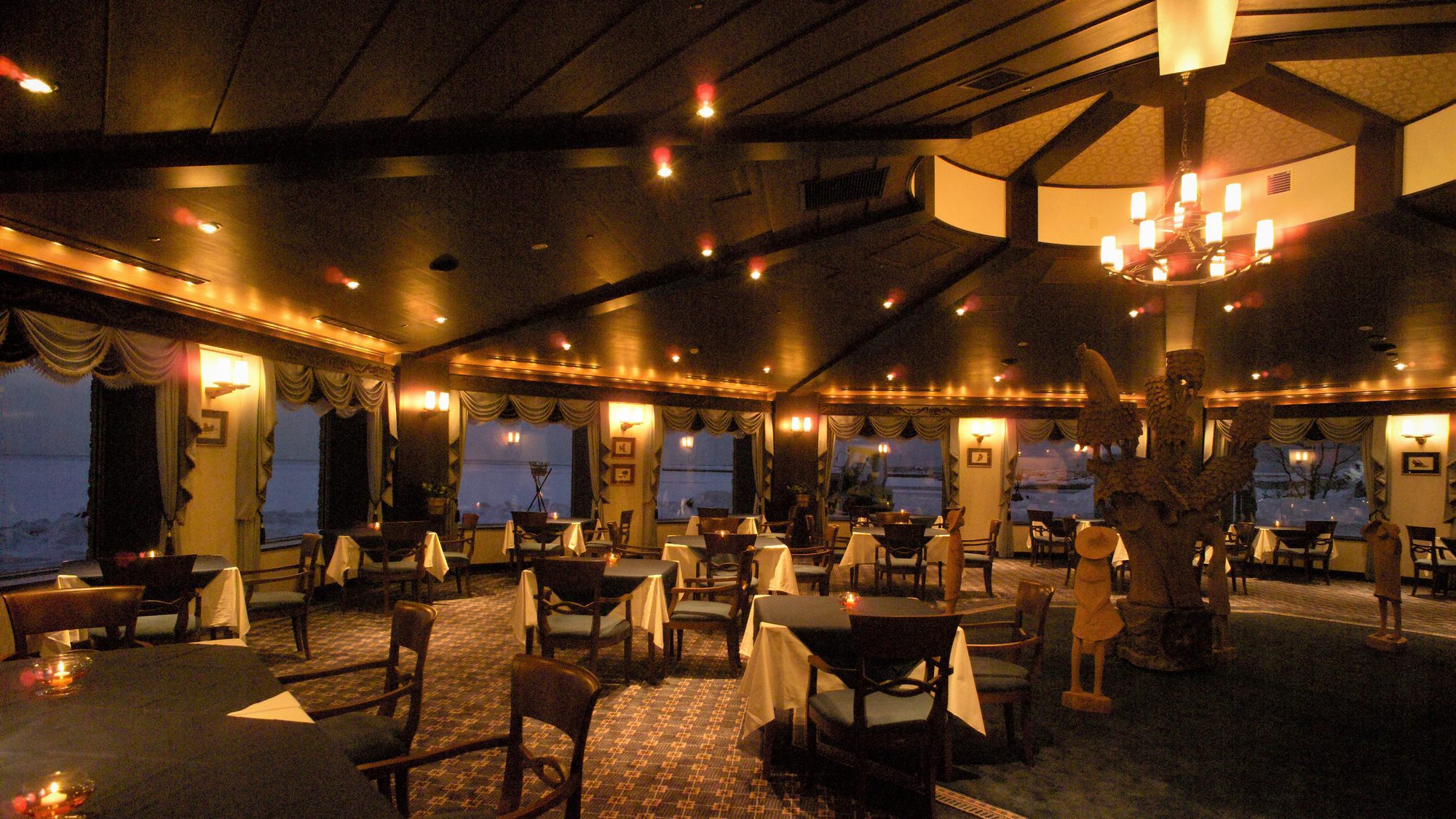 【レストラン イストワール】サロマ湖を望みながらお食事をお楽しみいただけます（イメージ）