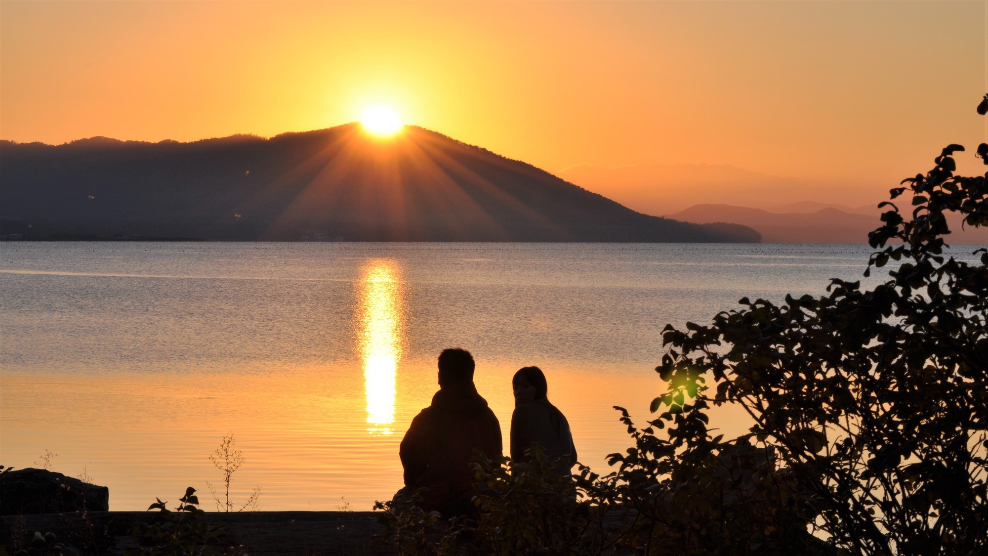 【サロマ湖の夕日（春〜秋）】何もない贅沢と、どこにもない夕景の感動を。