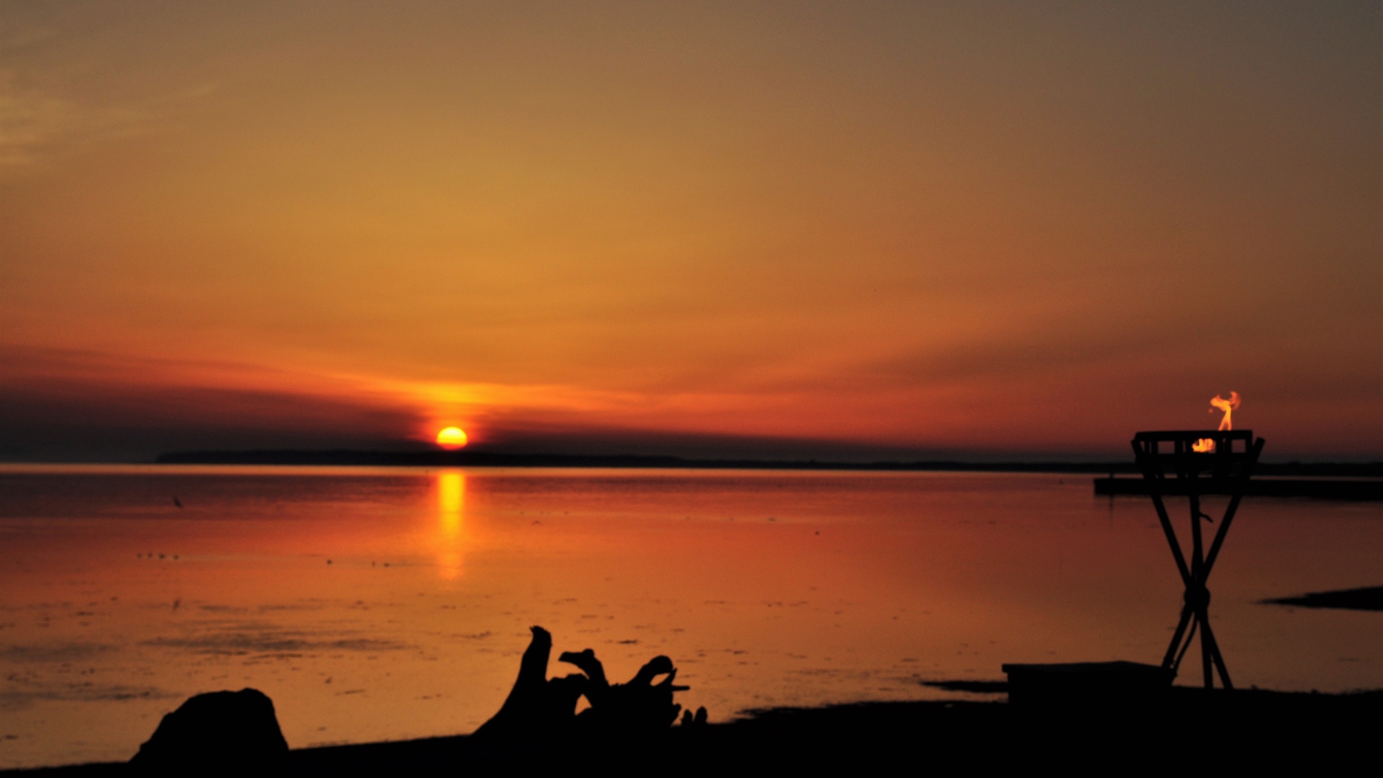 【サロマ湖の夕日（春〜秋）】夕景の素晴らしさが胸を打つ。何もない潔さ、何もしない贅沢な時間。