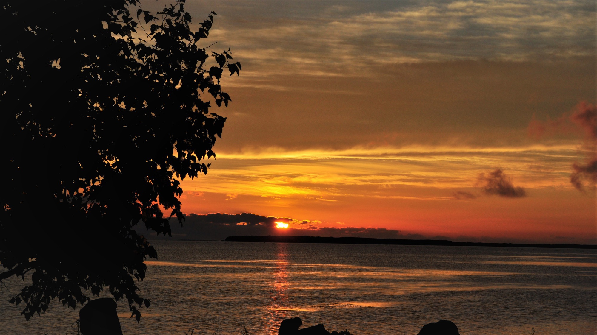 【サロマ湖の夕日（春〜秋）】当館から眺める黄昏の風景はまさに絶景です！