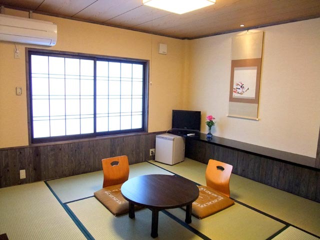 Yoshioka Onsen Yunaka Yoshioka Onsen Yunaka is conveniently located in the popular Tottori area. The property features a wide range of facilities to make your stay a pleasant experience. Fax or photo copying in business ce