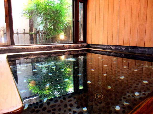 Yoshioka Onsen Yunaka Yoshioka Onsen Yunaka is conveniently located in the popular Tottori area. The property features a wide range of facilities to make your stay a pleasant experience. Fax or photo copying in business ce