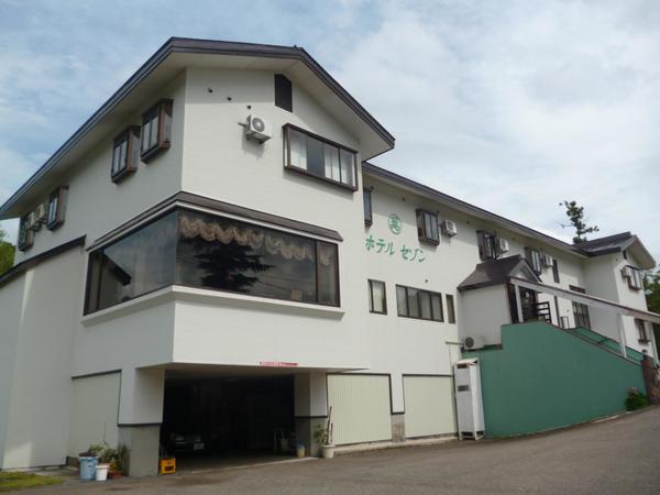 Ikenotaira Onsen Ikenotaira Hotel Saison Stop at Ikenotaira Onsen Ikenotaira Hotel Saison to discover the wonders of Itoigawa. The property offers guests a range of services and amenities designed to provide comfort and convenience. Faciliti