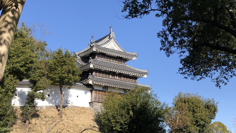 西尾城鎌倉時代初期に足利義氏が築城した西条城が始まりと伝えられています。