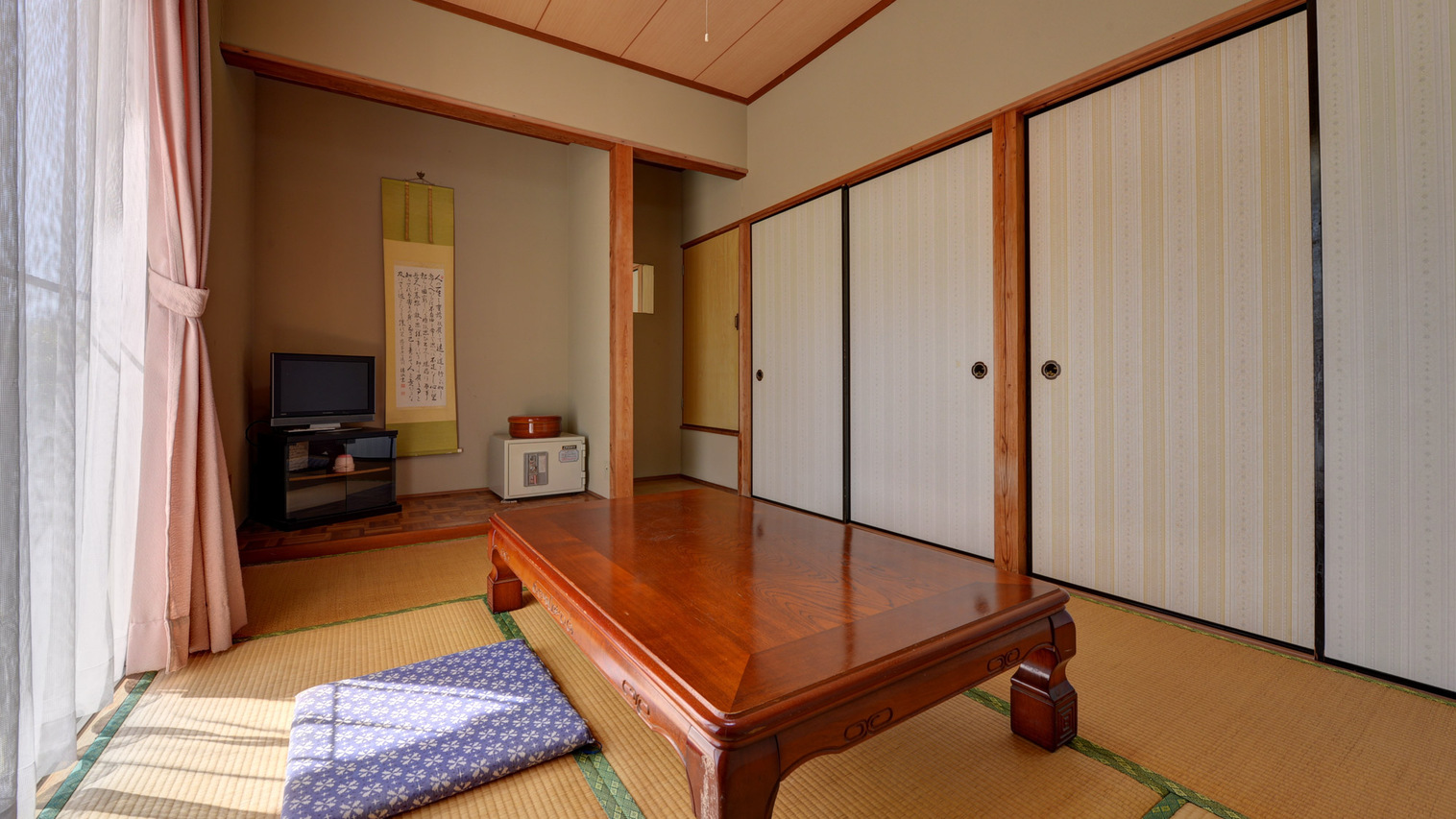 *和室6畳（客室一例）/純和風の設えが落ち着く和室のお部屋。ごゆっくりご滞在ください。