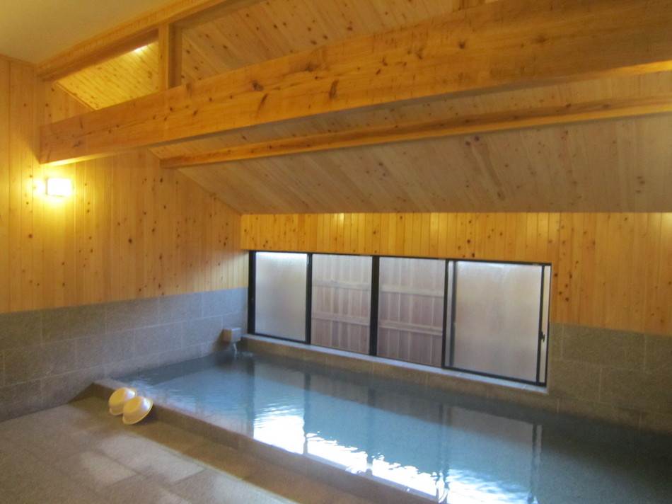 Yunoura Onsen Kameiso Set in a prime location of Yatsushiro, Yunoura Onsen Kameiso puts everything the city has to offer just outside your doorstep. Offering a variety of facilities and services, the property provides all 