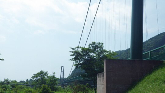 周辺環境／もみじ谷大吊橋は、無補剛桁吊橋歩道としては日本最長です。