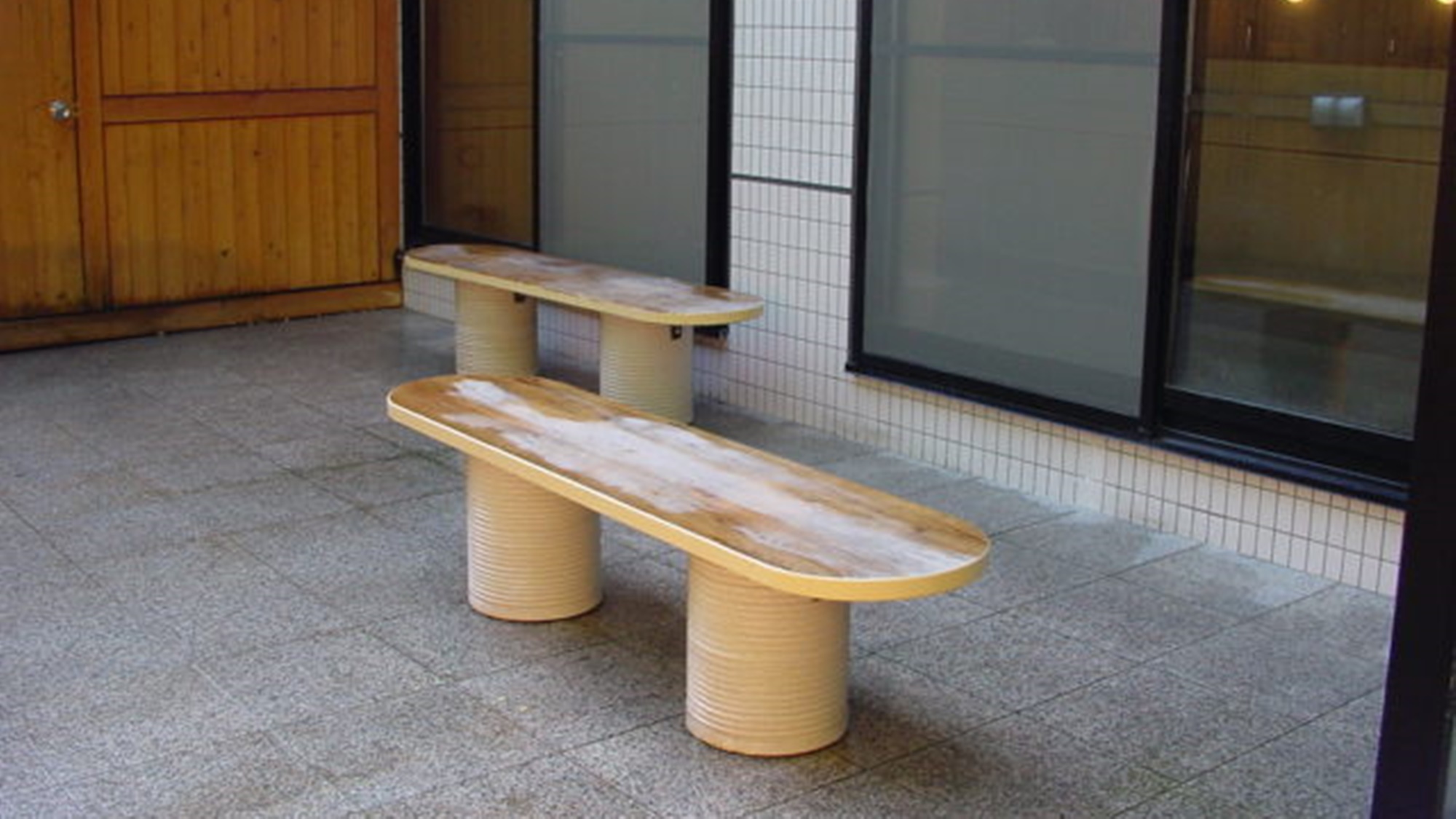 *お風呂の外側/お風呂の休憩場（裸で風にあたって見ては）