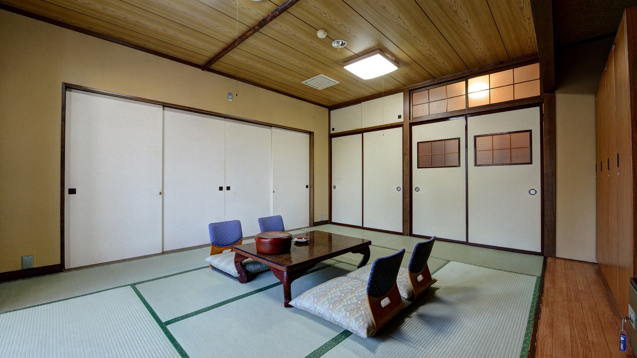 *【訳あり和室10畳】引き戸にて隣のお部屋と繋げられるタイプの和室のため訳ありとなります。